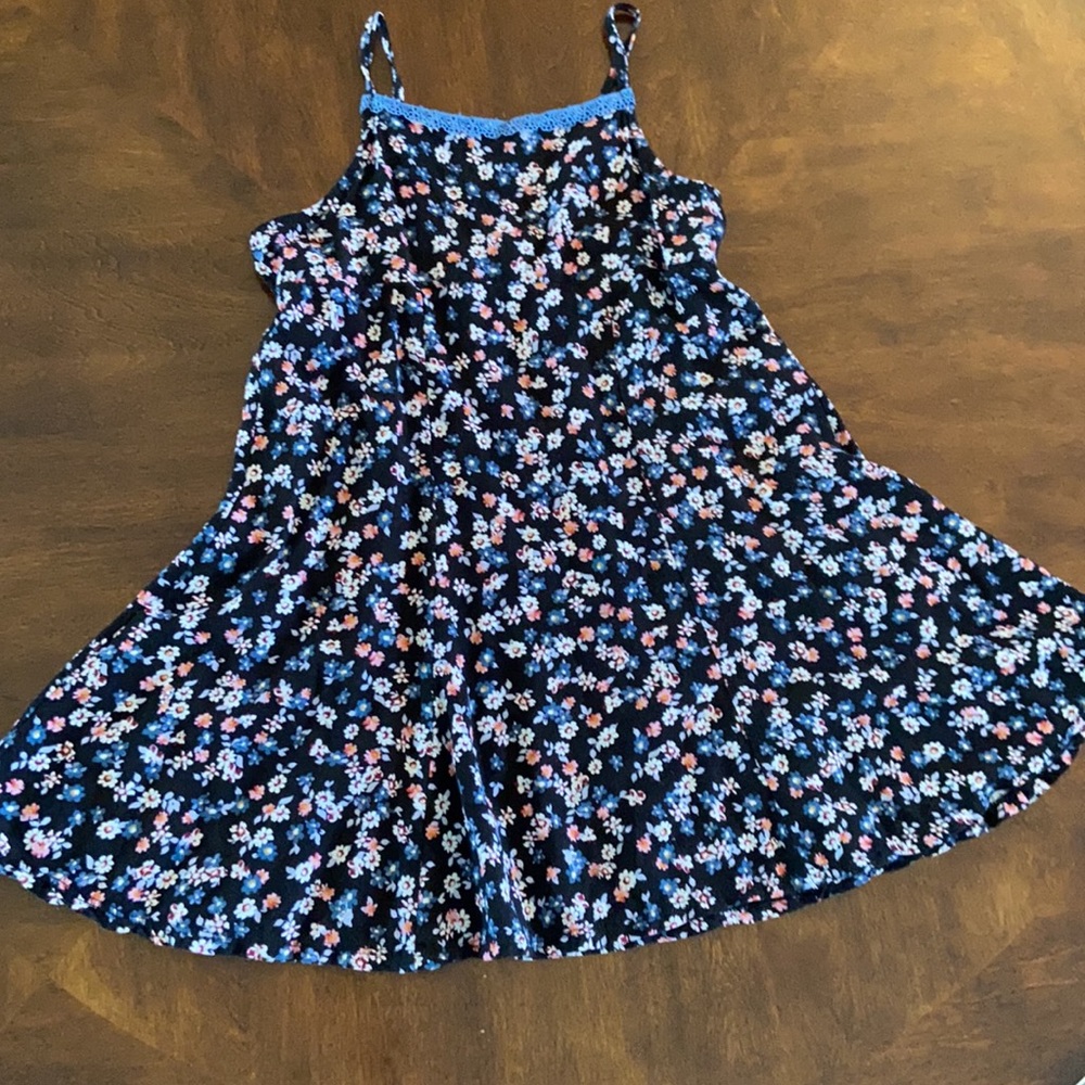 Adorable dresses - Picture 2 of 5